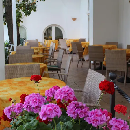 弗拉里蒂尔那泰尔梅酒店 4*