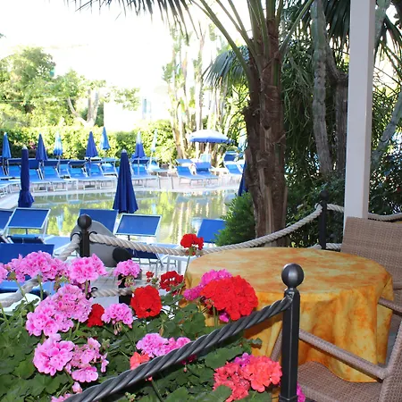 弗拉里蒂尔那泰尔梅酒店