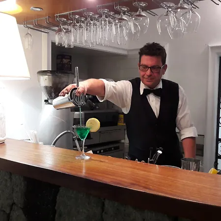 弗拉里蒂尔那泰尔梅酒店