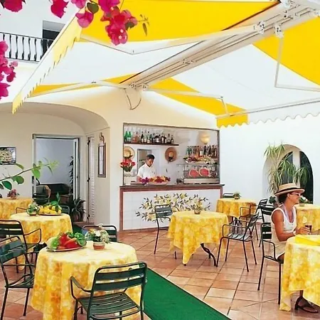 弗拉里蒂尔那泰尔梅酒店